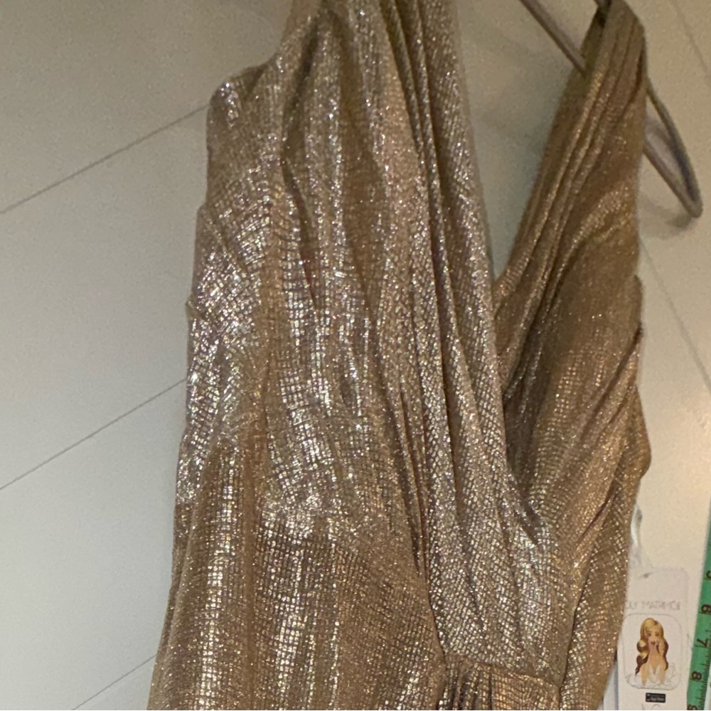 Hailey Paige Occasions Gold Cashmere V back strap ruched waist Style 5954 sz 22 - Picture 12 of 16